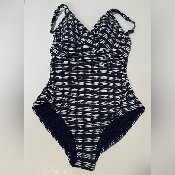 Nip Tuck Swimwear One Piece Swimsuit WomenUS 10 - Picture 1 of 10